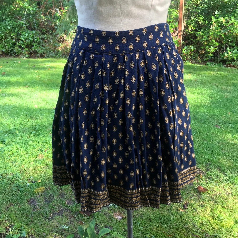 Gap skirt